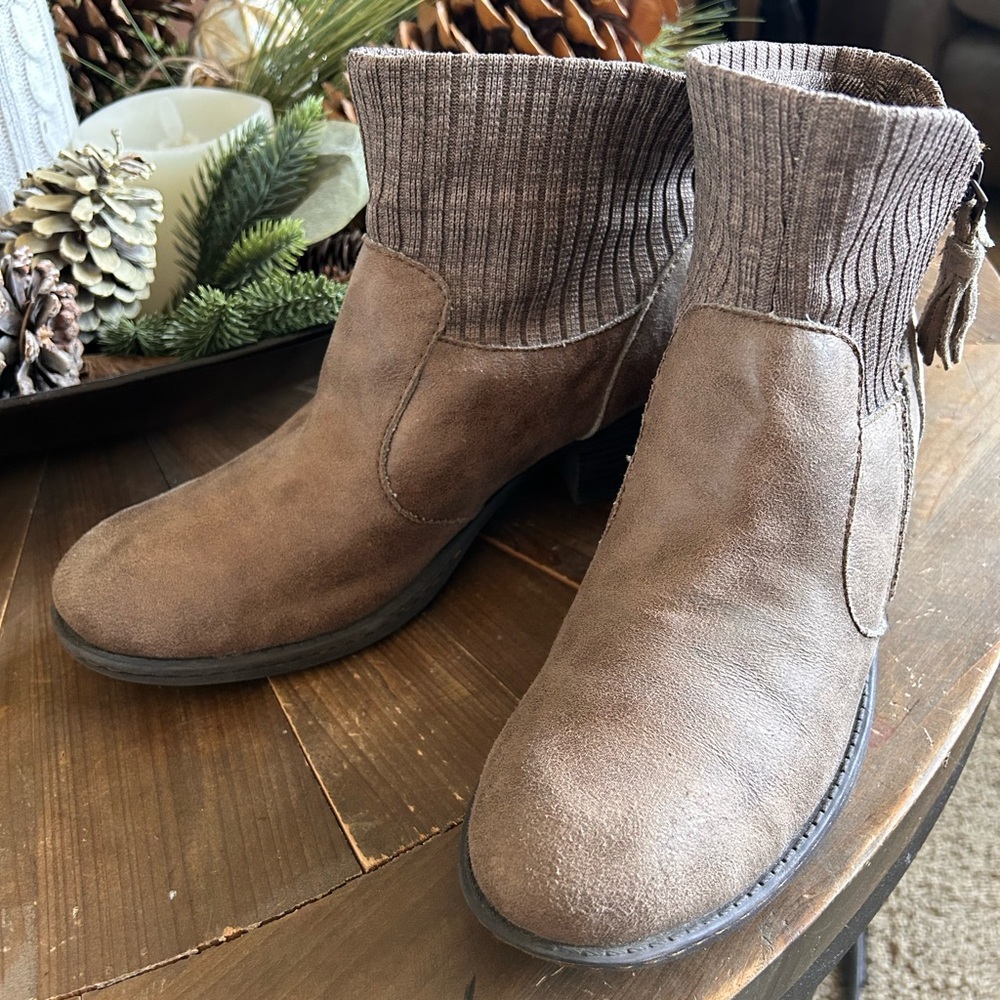 Women's Brown Ankle Boots. Brand BOC . Size 9.5